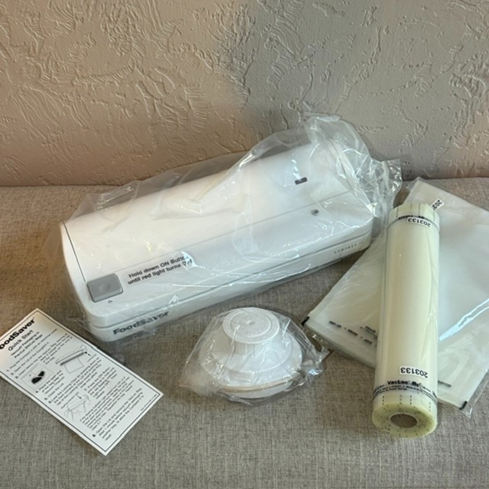 FoodSaver Compact II Meal Prep Storage Vacuum Sealer w Bags NEW OPEN BOX
